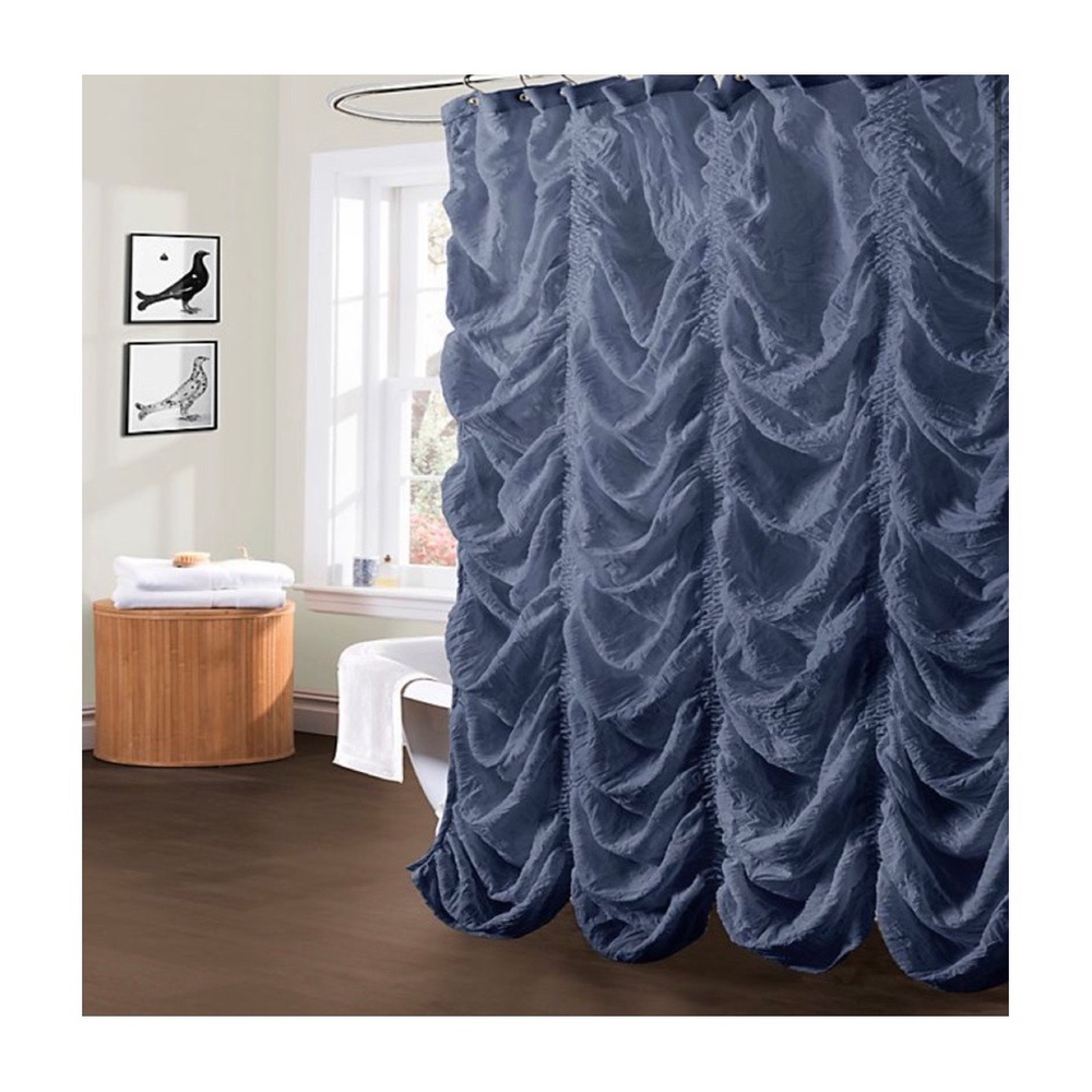 RUFFLE BALLOON SHOWER CURTAIN